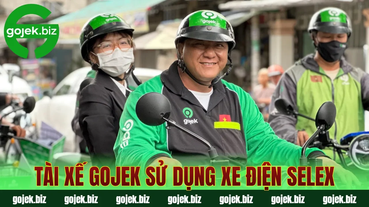 Tài xế Gojek sử dụng xe điện Selex